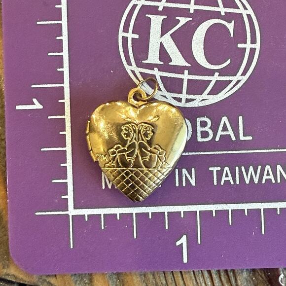VTG Gold Tone Two Sisters Best Friends Love Heart Photo Locket Charm Pendant - Picture 7 of 7